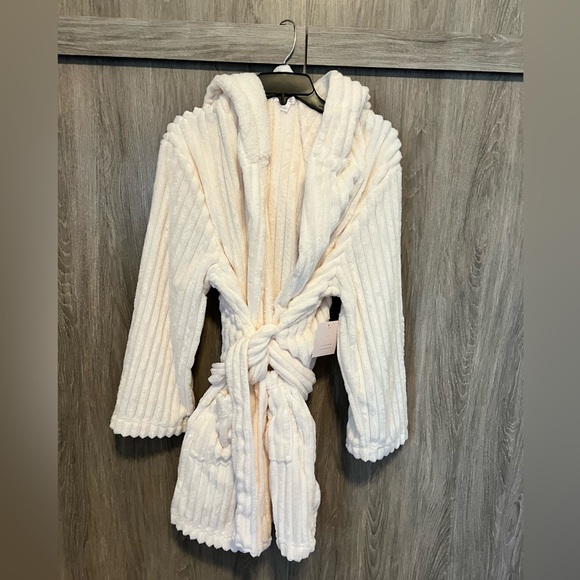 LC Lauren Conrad | Intimates & Sleepwear | New Lauren Conrad Soft Cream ...